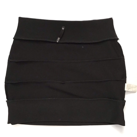 LOVE CULTURE | BLACK STRETCH BANDAGE MINI SKIRT - Picture 6 of 7